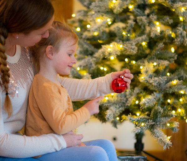 Evergreen Classics™ künstlicher LED-Weihnachtsbaum Fichte gefrostet, ca. H180 cm